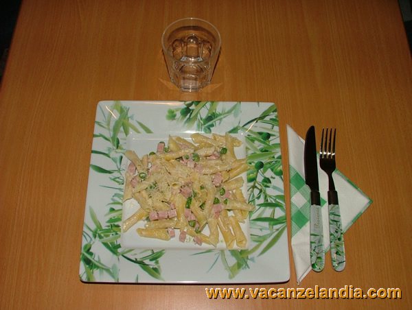 garganelli_panna_prosciutto_piselli
