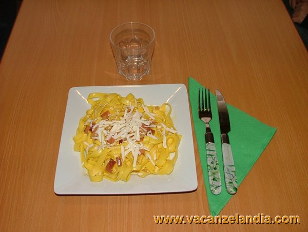 tagliatelle_crema_zafferano_speck_ricotta_salata