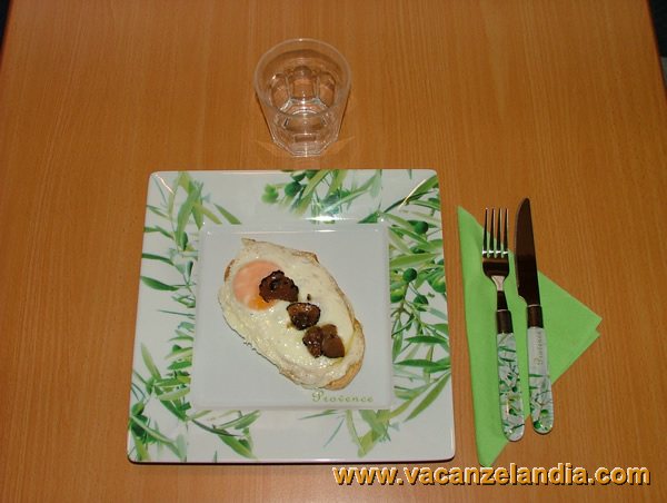 uova_crostino_tartufo_nero_estivo