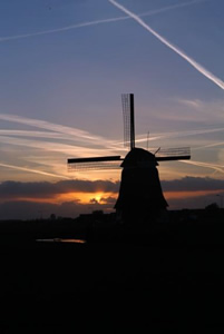 olanda Volendam scorcio mulini tramonto 1