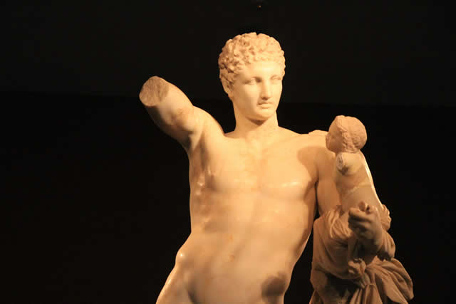 grecia olimpia scavi museo interno 1 640s