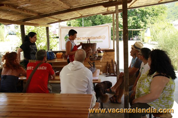 marche_cantiano_raduno_camping_ginestre_catria_corso_intrecciatura-cestini_5