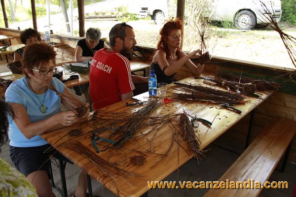 marche_cantiano_raduno_camping_ginestre_catria_corso_intrecciatura_cestini_realizzazione_cesti_13