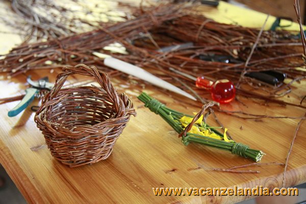 marche_cantiano_raduno_camping_ginestre_catria_corso_intrecciatura_cestini_realizzazione_cesti_15