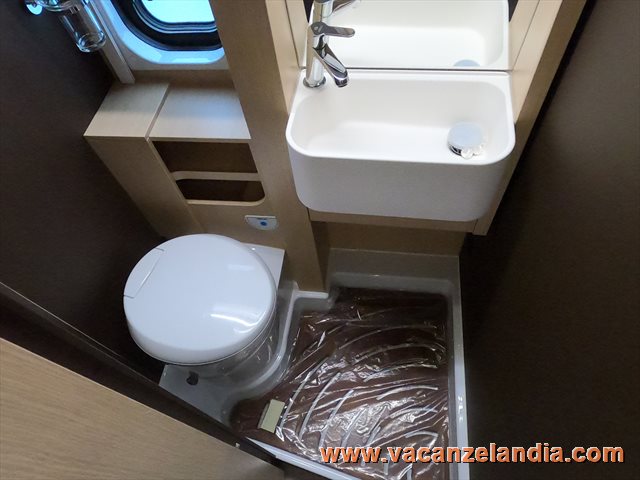 autostar camper van furgonato toilette 02