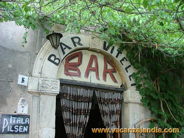 206   Sicilia   Savoca   storico bar Vitelli